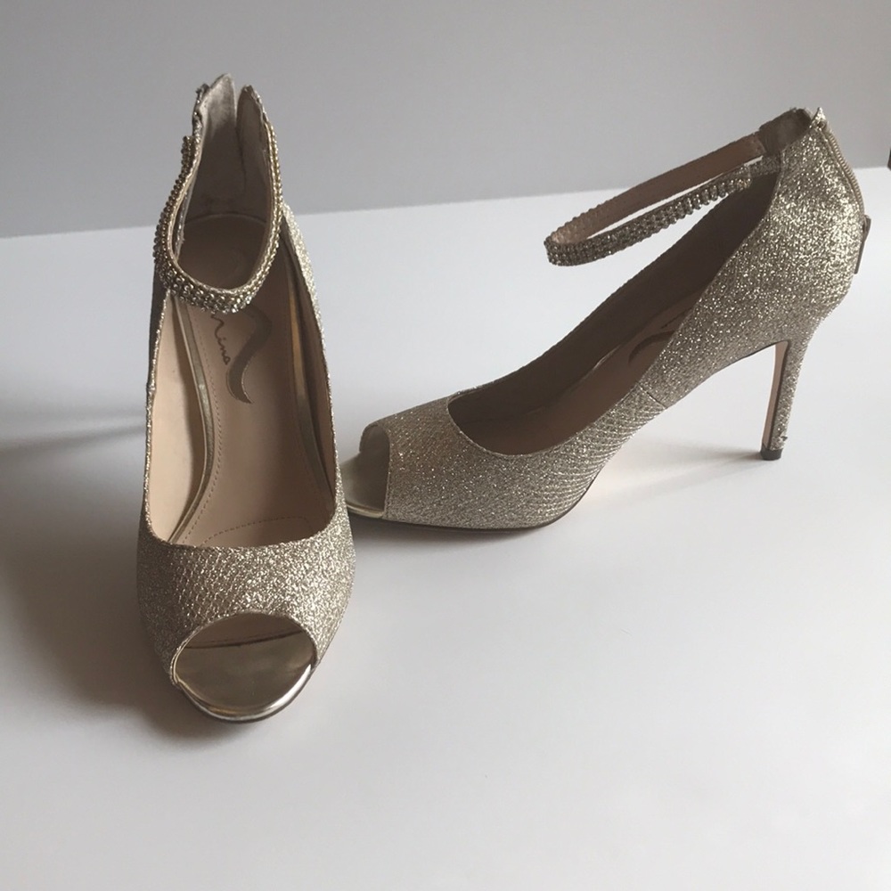 Mia glitter gold peep toe pumps